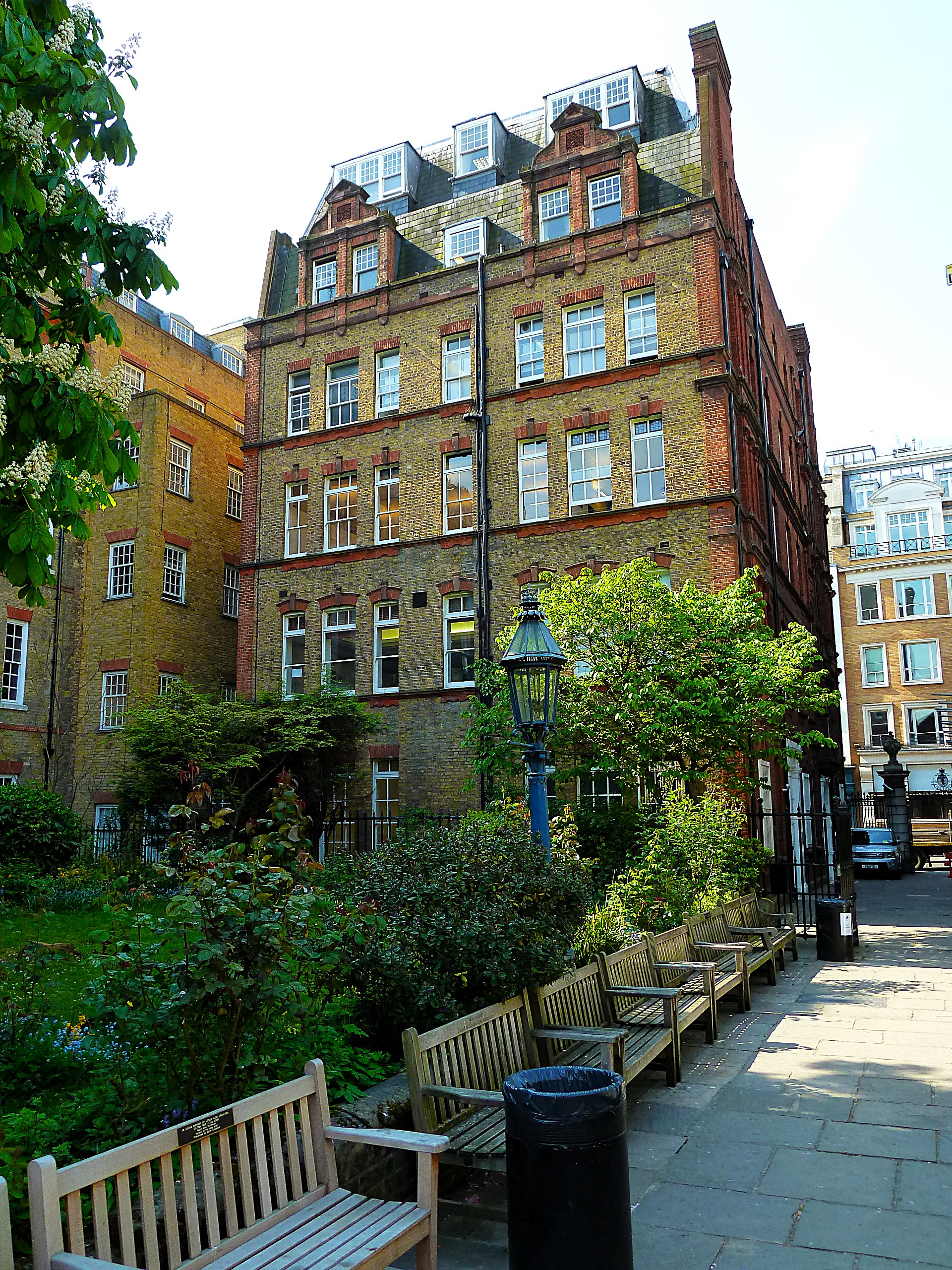 St Paul's churchyard facade